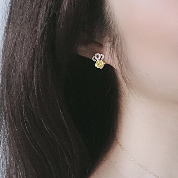 🎁 Yellow Crystal CZ Crown Shape Stud Earrings for Women, HA4502 - Picture 2 of 3